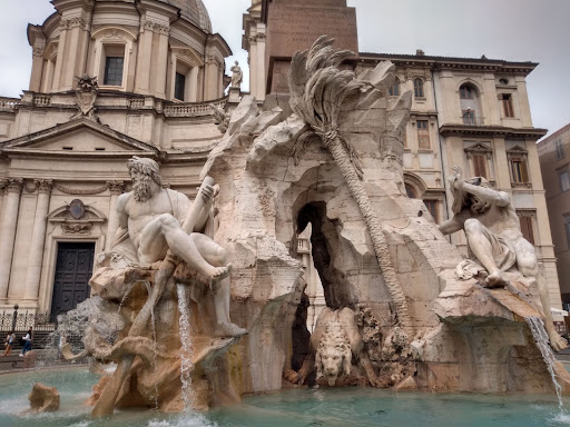 Fontaine des Quatres-Fleuves sur la piazza Navona à Rome